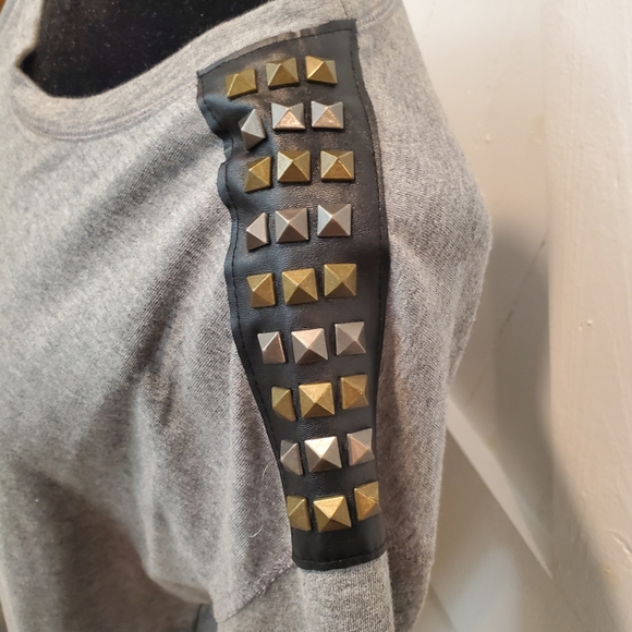 Two by Vince Camuto sweater - Picture 3 of 4